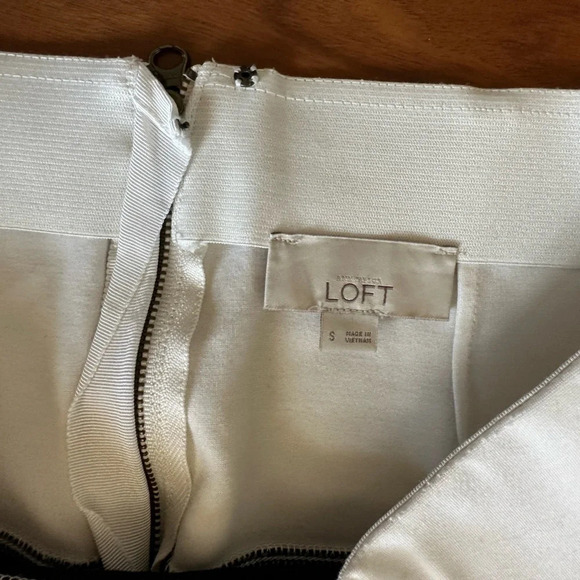 Ann Taylor Loft Black and White Bodycon Mini Skirt size Small - Picture 3 of 4